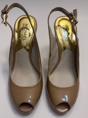 Michael Kors Tan Patent Leather Peep-Toe Slingback Wedge Sz 7